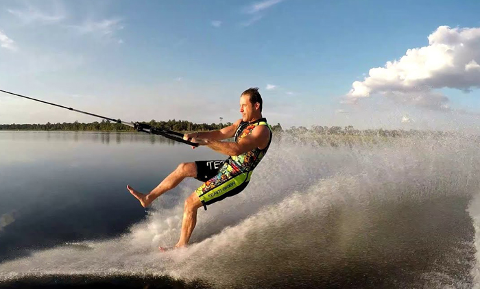 Barefoot Skiing